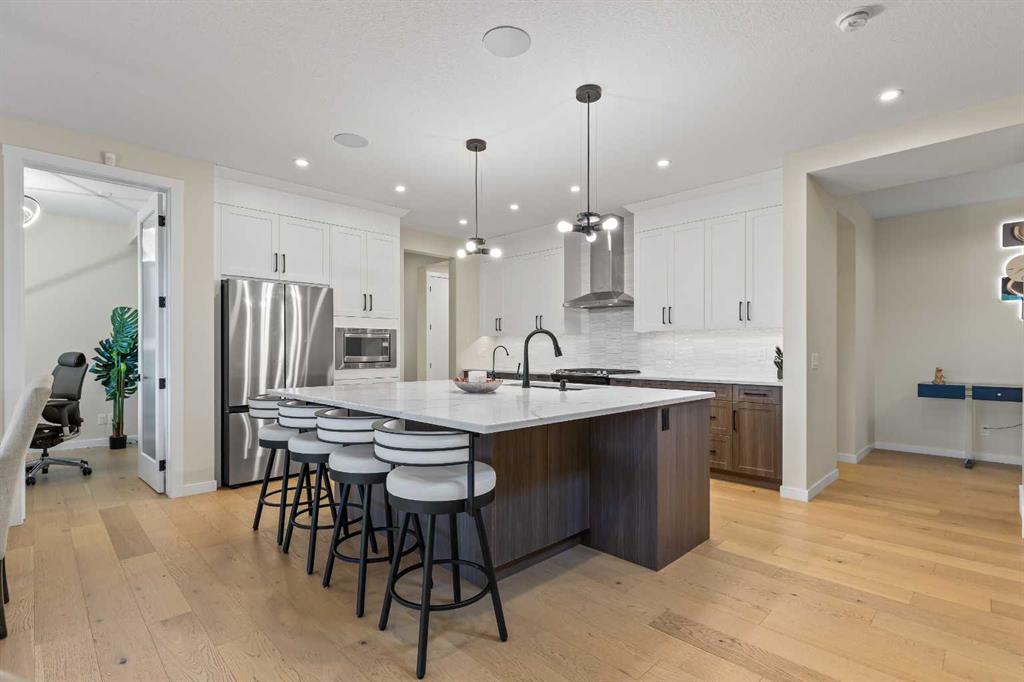1104 Cranbrook Gardens SE photo 5
