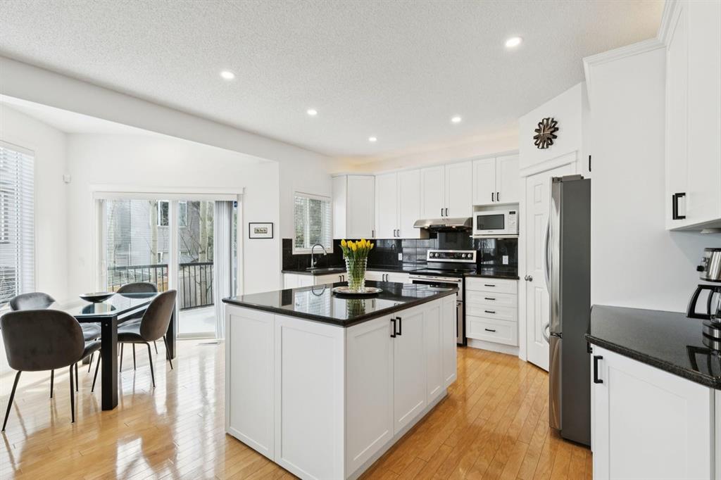 42 Cresthaven Way SW photo 2