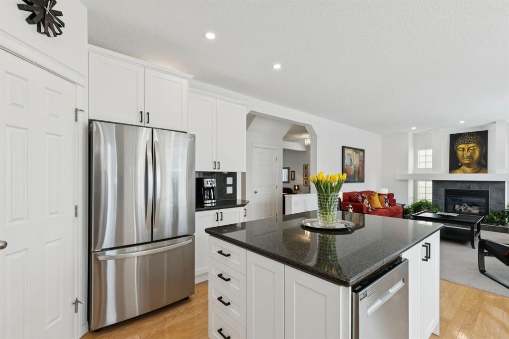 42 Cresthaven Way SW photo 5