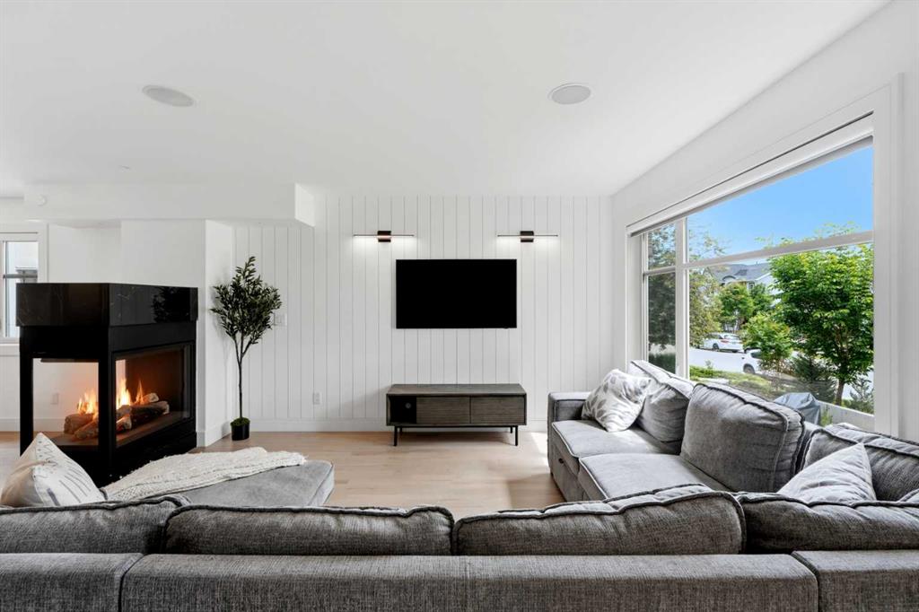 2040 31 Avenue SW photo 4