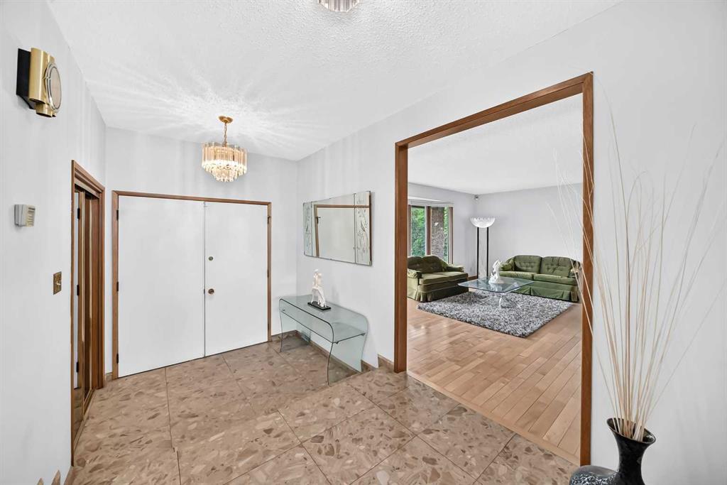 3407 50 Street NW photo 2
