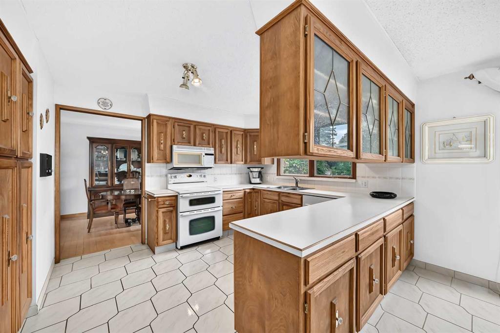 3407 50 Street NW photo 3