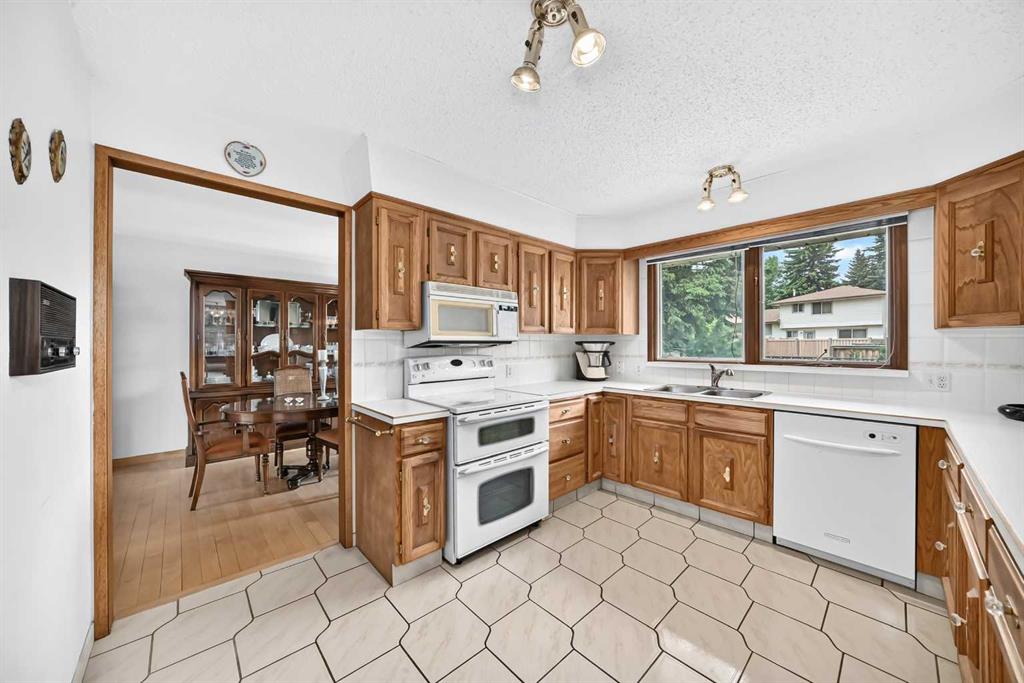 3407 50 Street NW photo 4