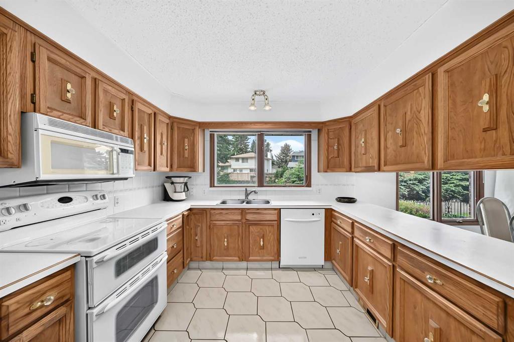 3407 50 Street NW photo 5