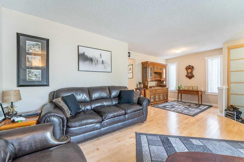 250 Mt Lorette Close SE photo 4
