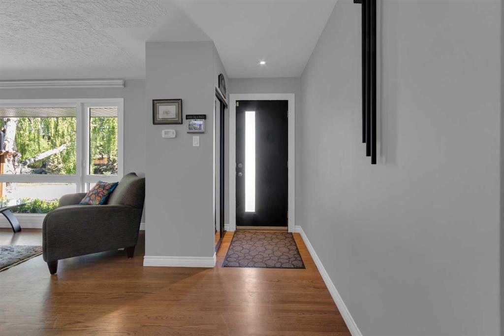 157 Wildwood Drive SW photo 2