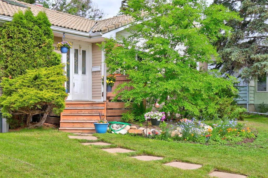 4911 43 Street SW photo 2