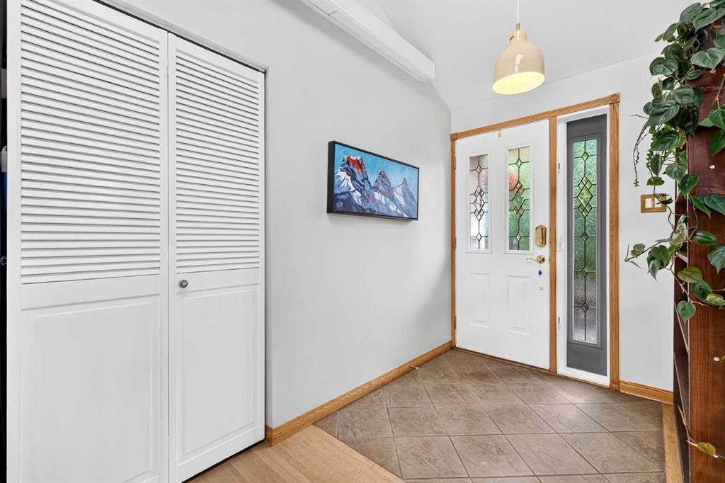 4911 43 Street SW photo 3