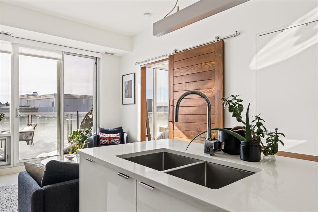1020 9 Avenue SE #705 photo 3