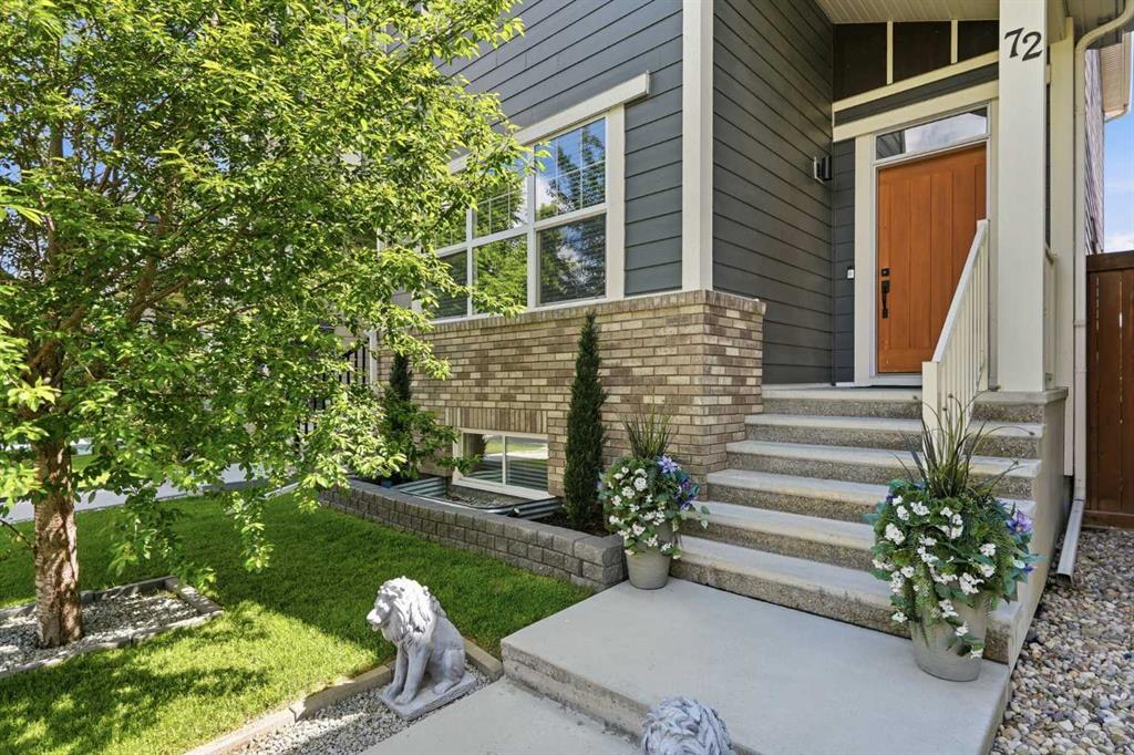 72 Masters Manor SE photo 2