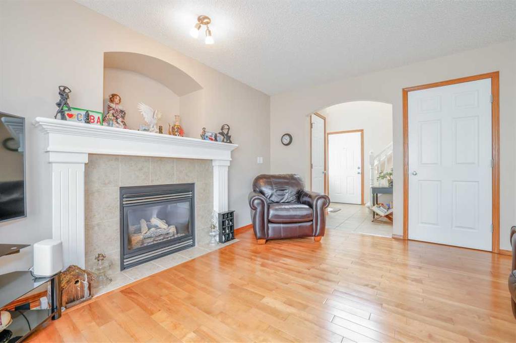 42 Royal Birch Landing NW photo 4