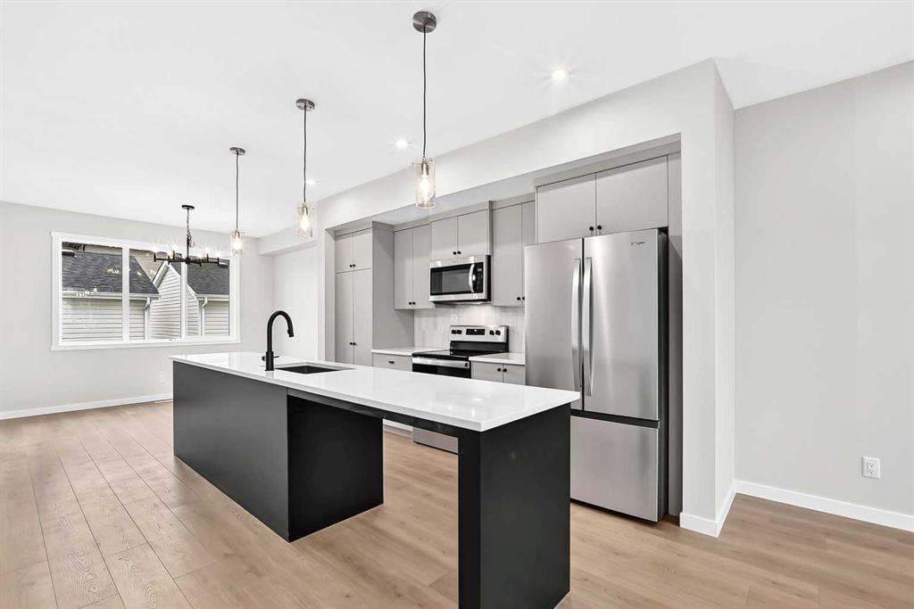 265 Heirloom Way SE photo 2