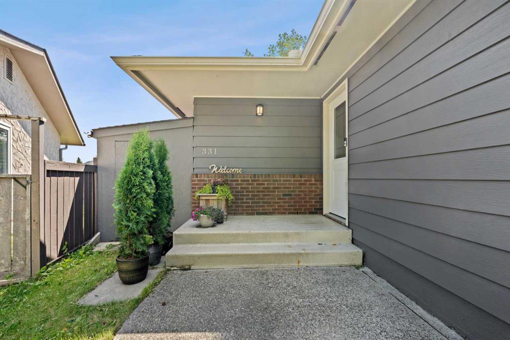 331 Midglen Place SE photo 2