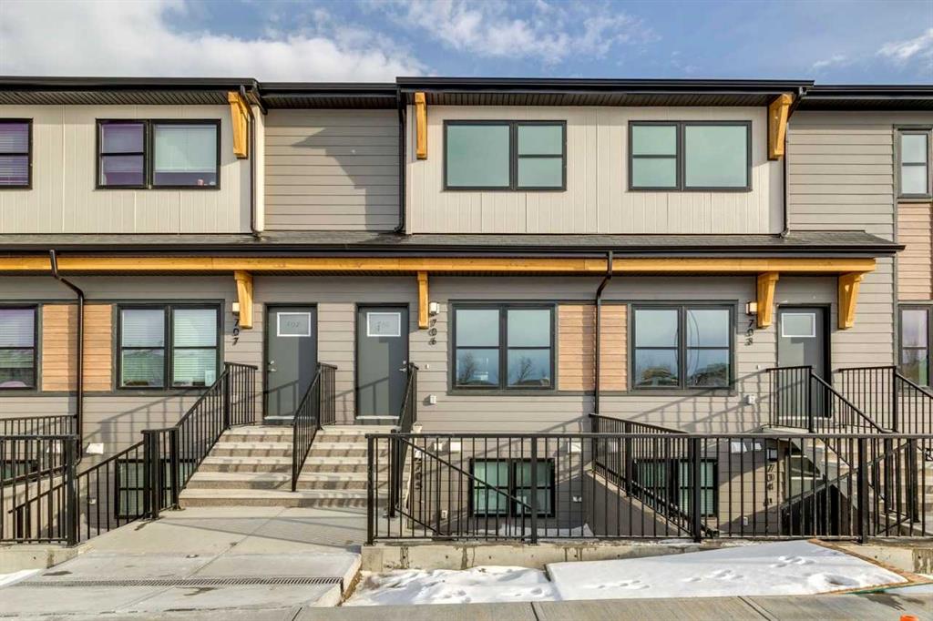 135 Mahogany Parade SE #1103