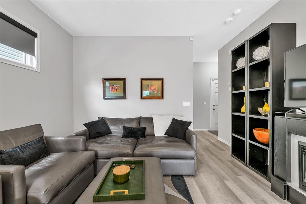 72 Legacy Mews SE photo 5