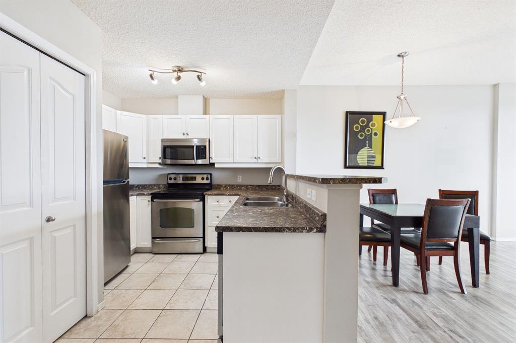 1053 10 Street SW #1005 photo 3