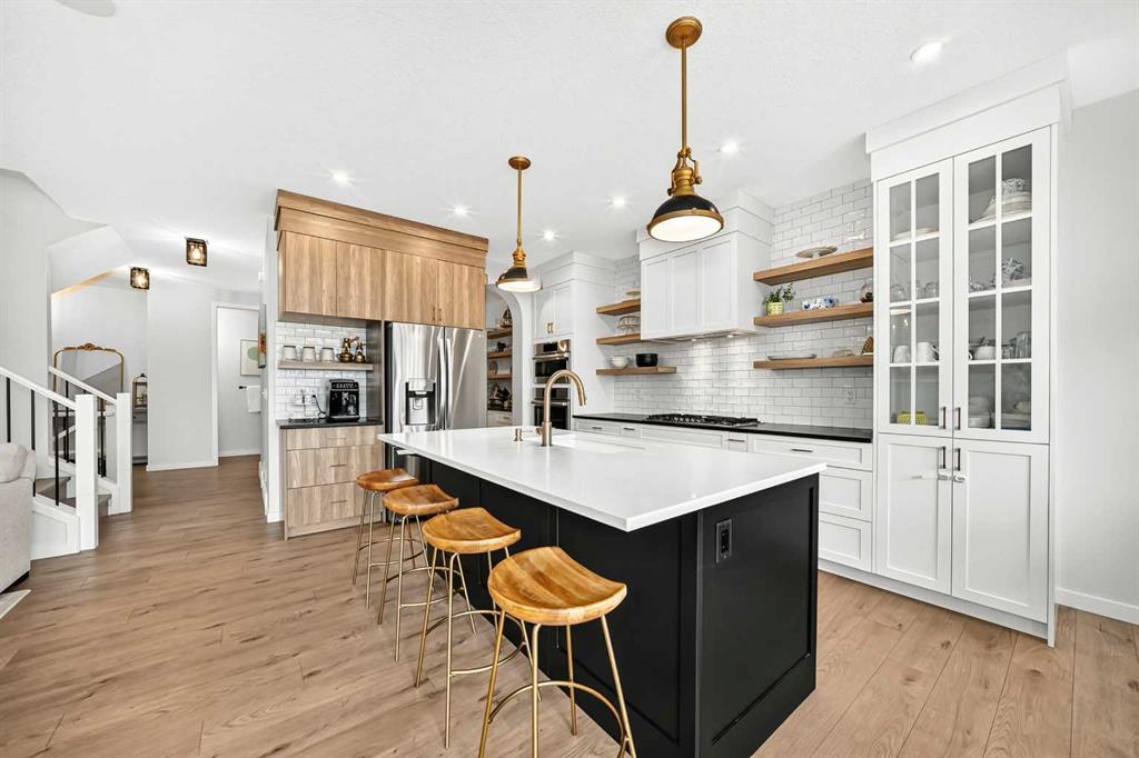 791 Cranbrook Gardens SE photo 5