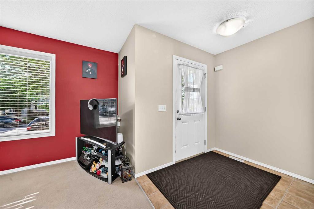 18 Taralake Gardens NE photo 3