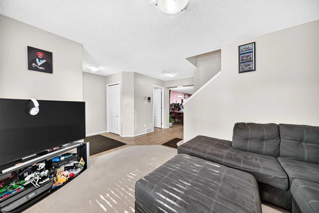 18 Taralake Gardens NE photo 4