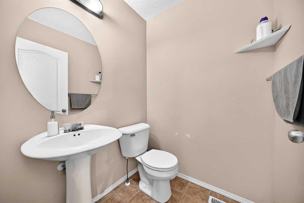18 Taralake Gardens NE photo 5