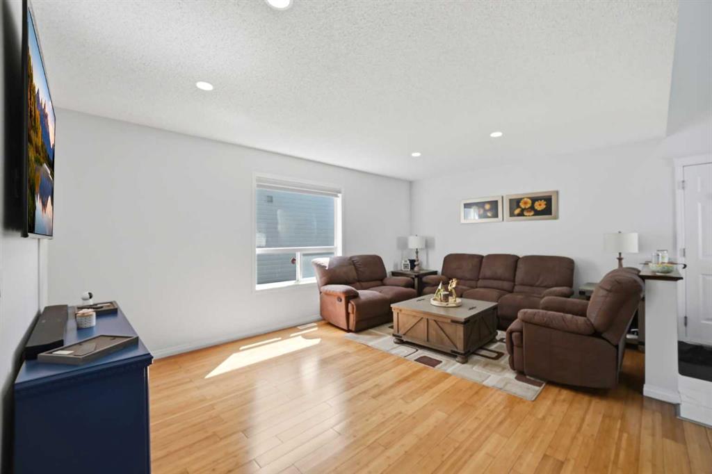 89 Saddlehorn Close NE photo 5