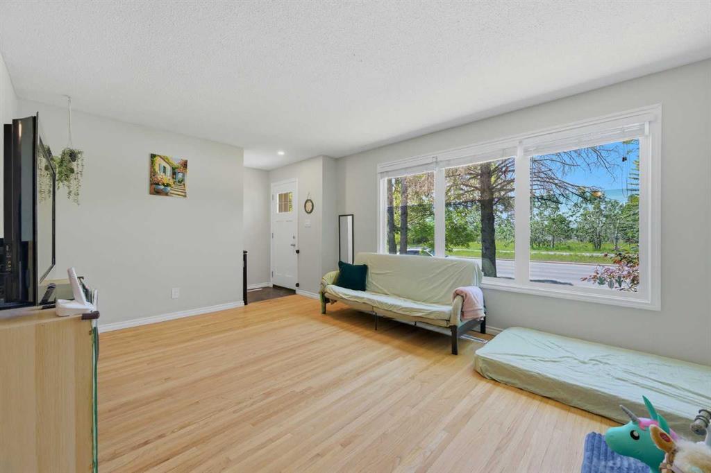 6208 37 Street SW photo 4