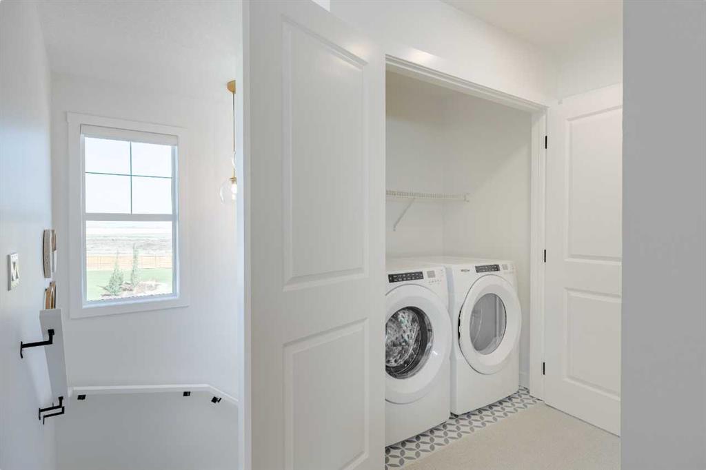 461 Rosemary Gardens SE photo 2