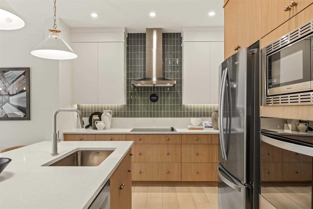 148 Lucas Green NW photo 3