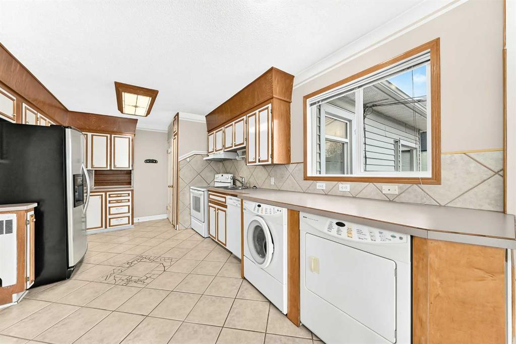 1712 28 Street SW photo 3