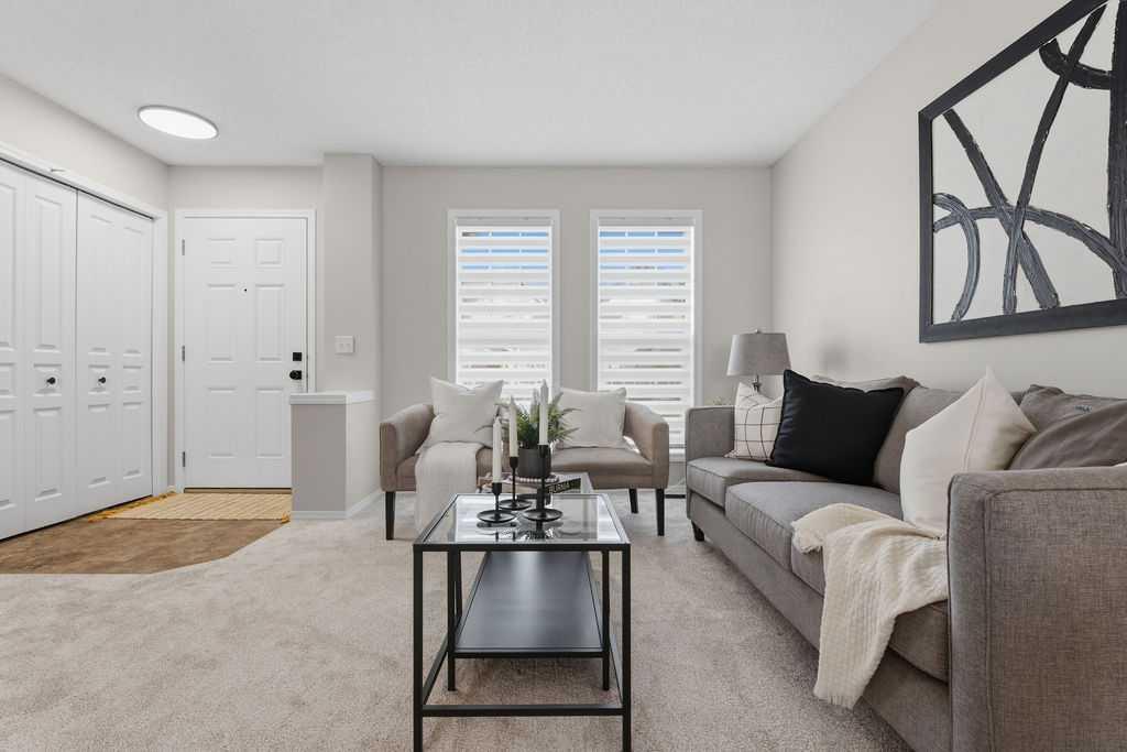 115 Elgin Meadows View SE photo 3