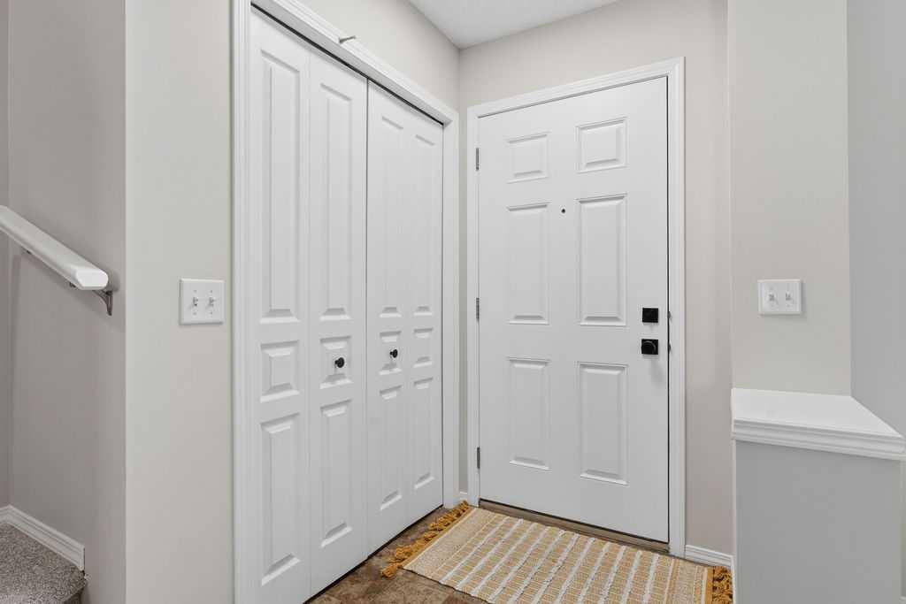 115 Elgin Meadows View SE photo 4