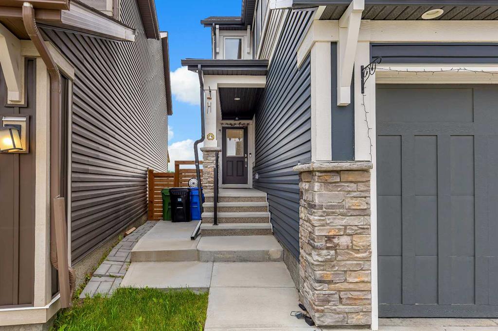 176 Howse Crescent NE photo 3