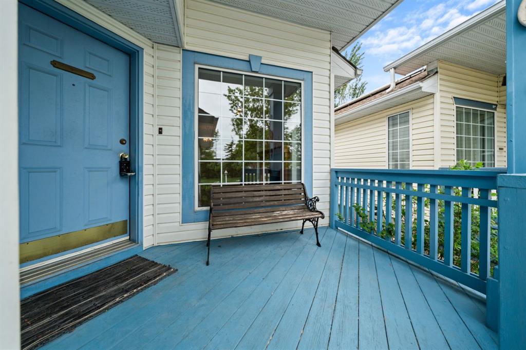 126 Douglas Glen Close SE photo 2
