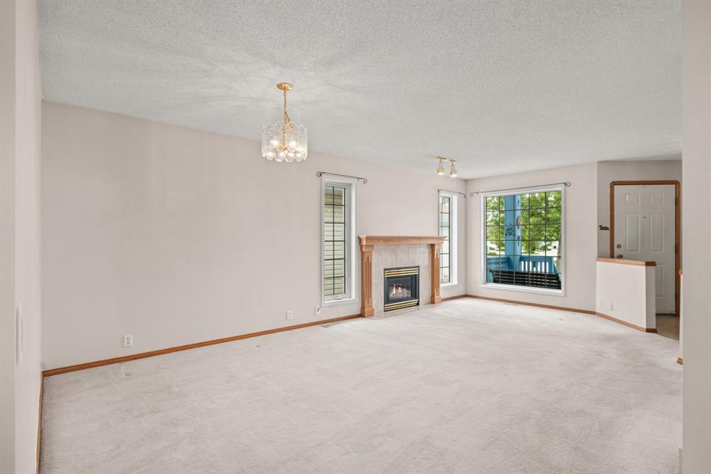 126 Douglas Glen Close SE photo 4