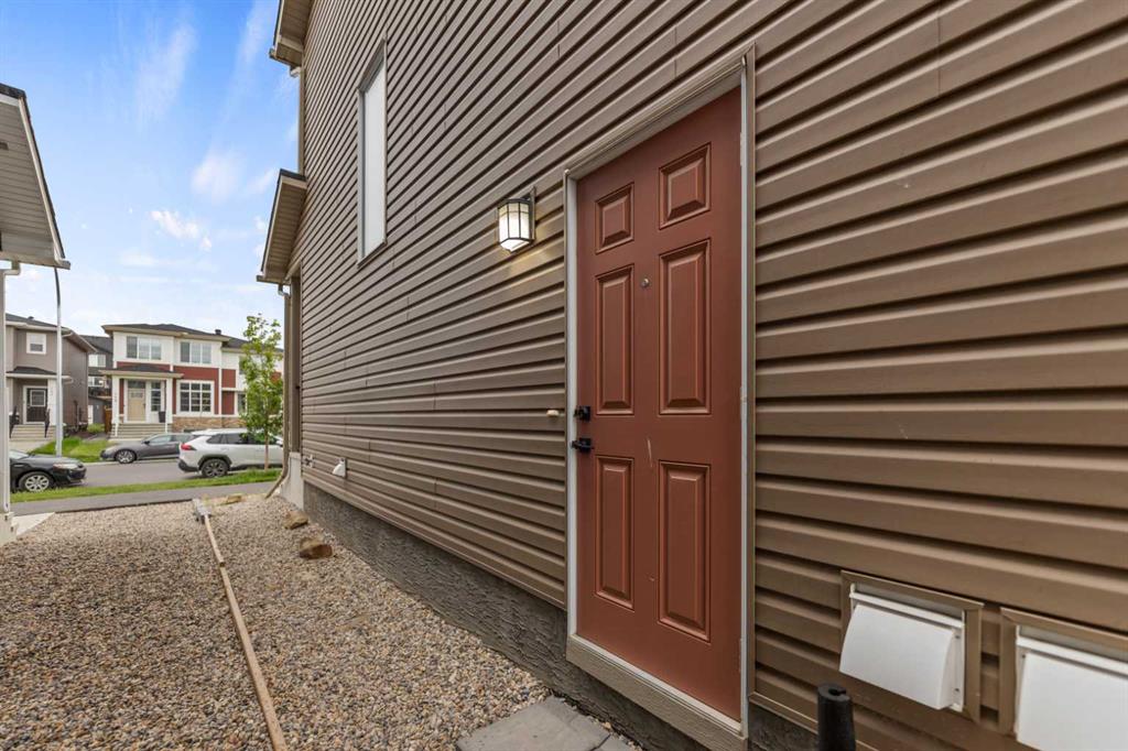 150 Ambleton Drive NW photo 4