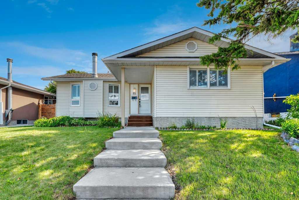 23 Penworth Crescent SE photo 2