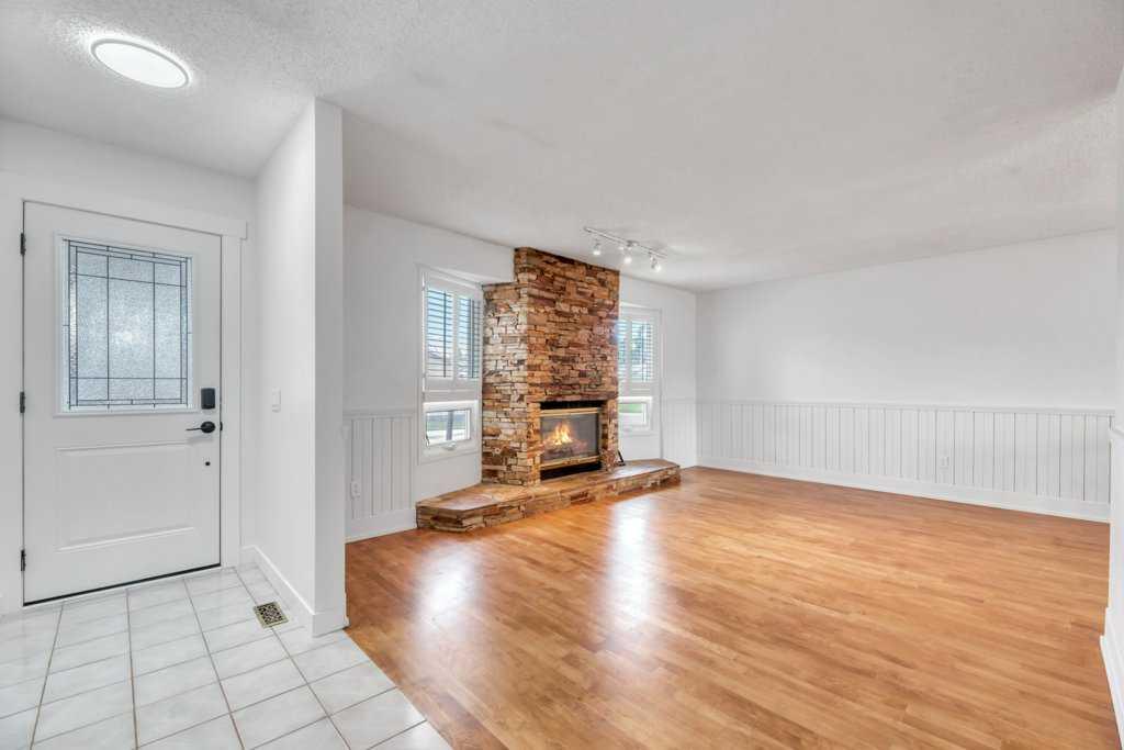 23 Penworth Crescent SE photo 4