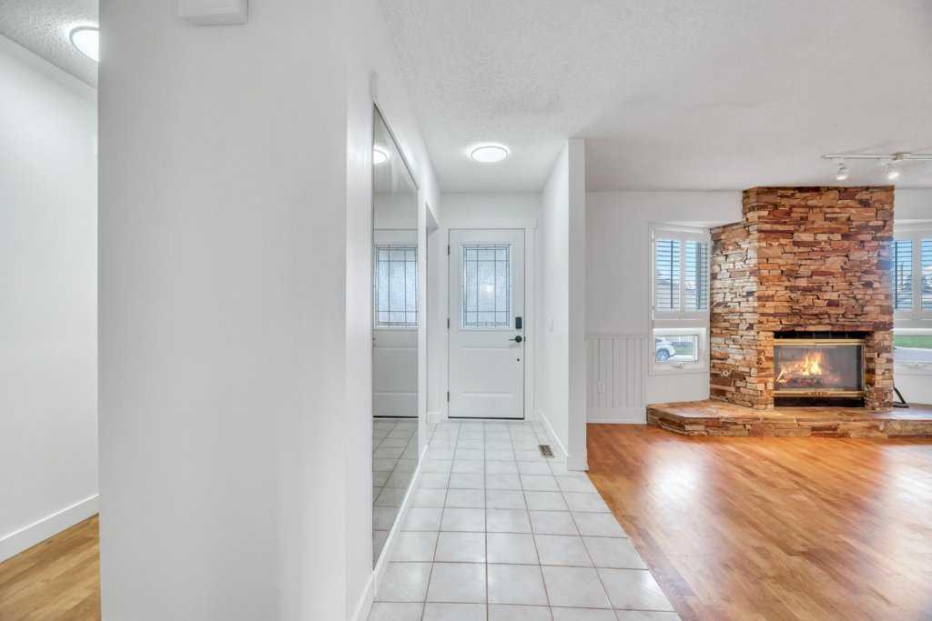 23 Penworth Crescent SE photo 5