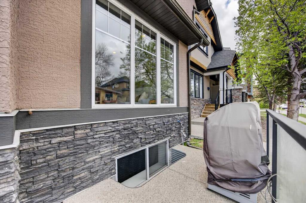 129 12 Avenue NW #1 photo 2
