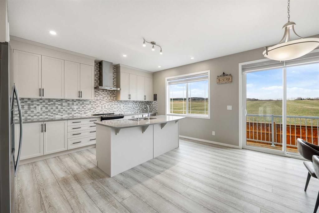 142 Yorkstone Way SW photo 2