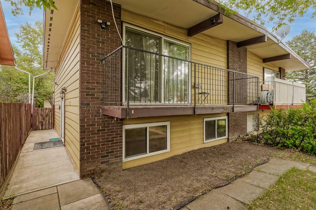 2240A 43 Street SE photo 2
