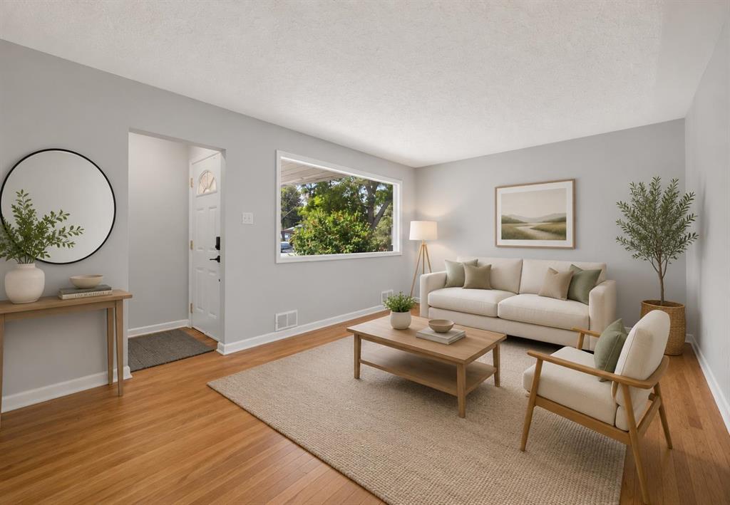 136 Hendon Drive NW photo 2