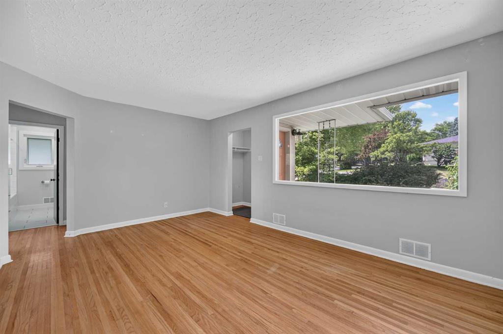 136 Hendon Drive NW photo 3