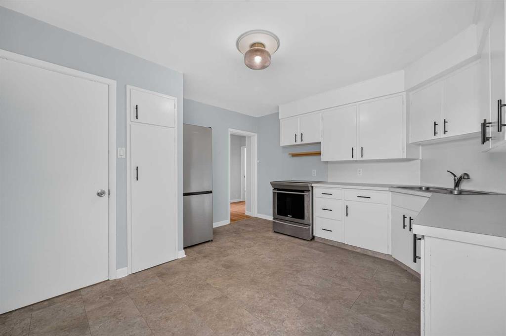 136 Hendon Drive NW photo 5