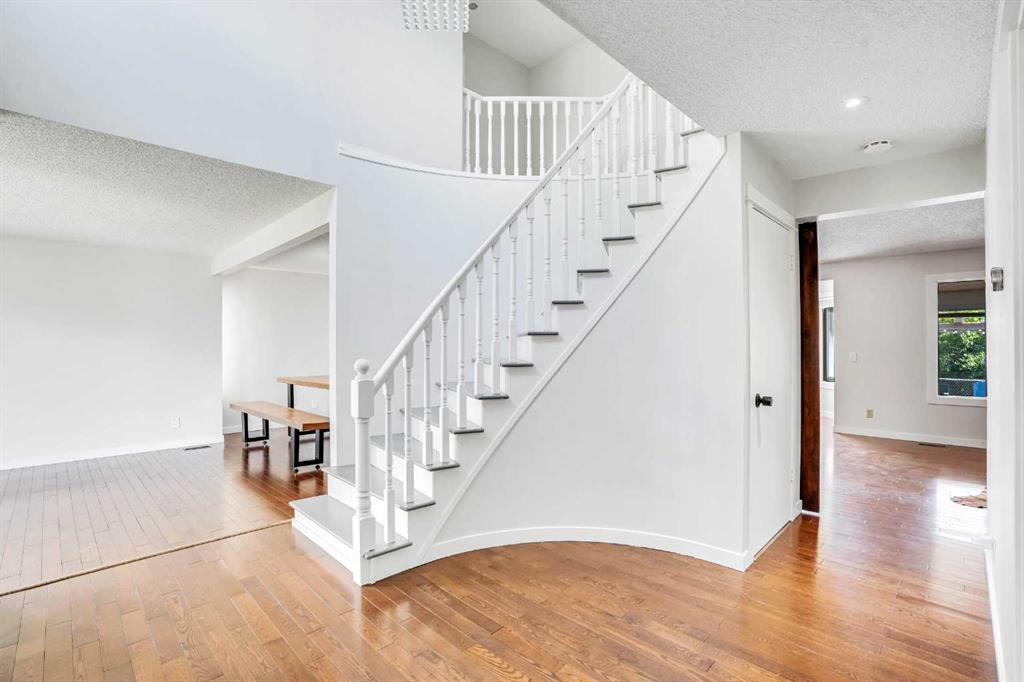 73 Riverview Close SE photo 4
