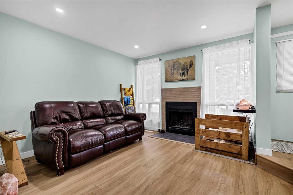 2187 Woodview Drive SW photo 4