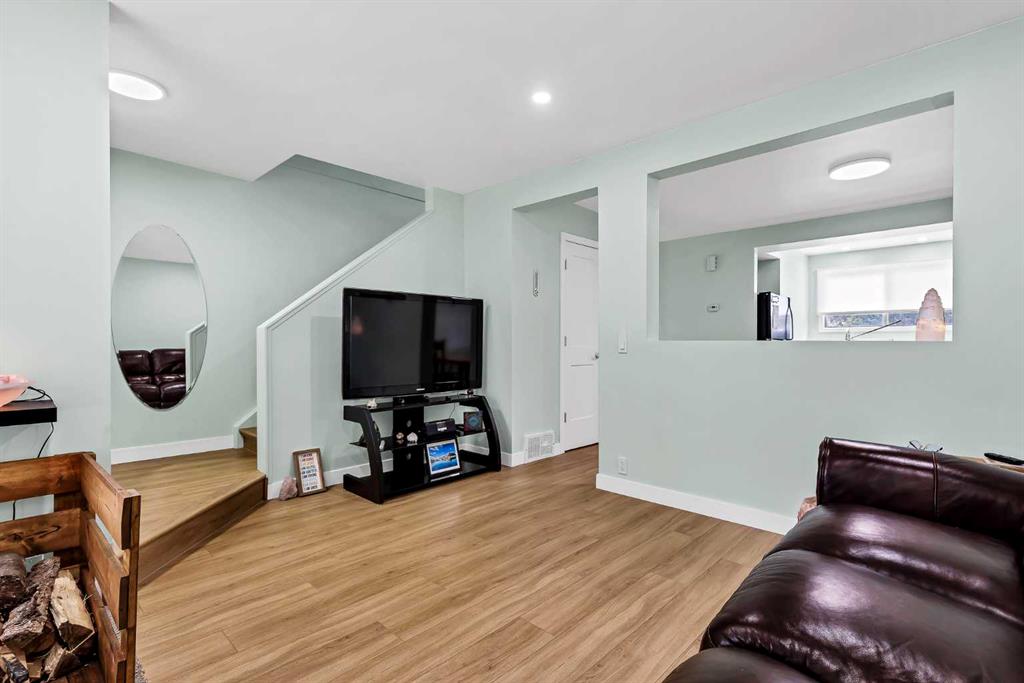 2187 Woodview Drive SW photo 5