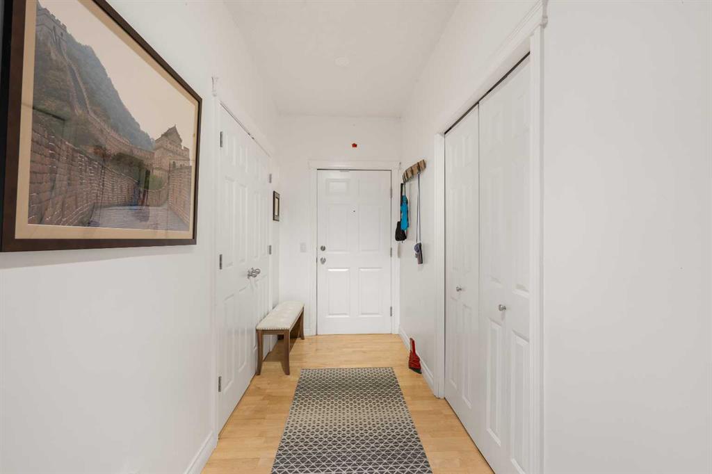 8 Hemlock Crescent SW #304 photo 4