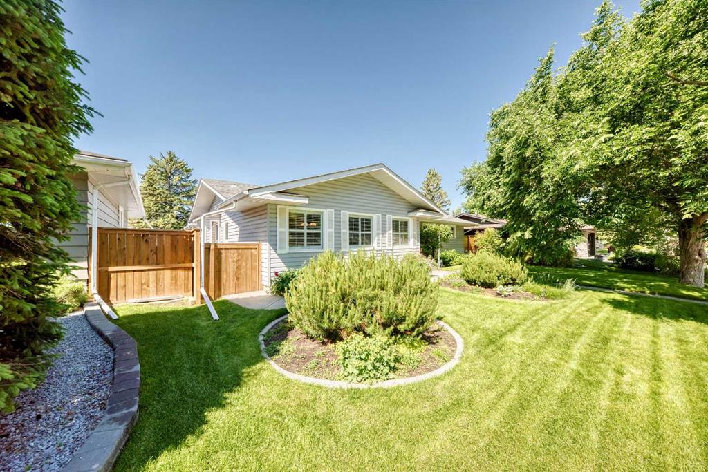 10435 Mapleridge Crescent SE photo 3