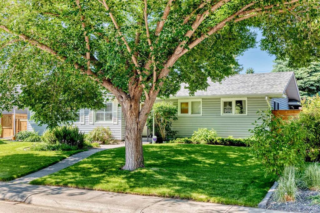 10435 Mapleridge Crescent SE photo 4